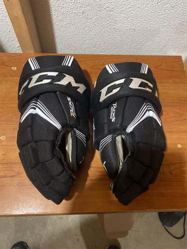 Black Senior CCM Tacks 5092 14"  Gloves