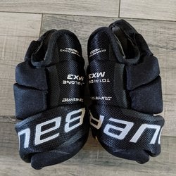 Black Used Youth Bauer Supreme TotalOne MX3 Gloves 8"