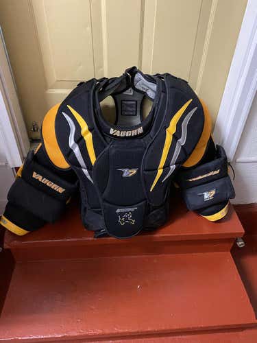 Senior Used Small Vaughn Velocity V7 XF Pro Chest and Arm Protector Goalie Chest Protector