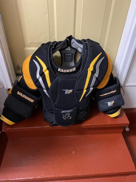Senior Used Small Vaughn Velocity V7 XF Pro Chest and Arm Protector Goalie Chest Protector