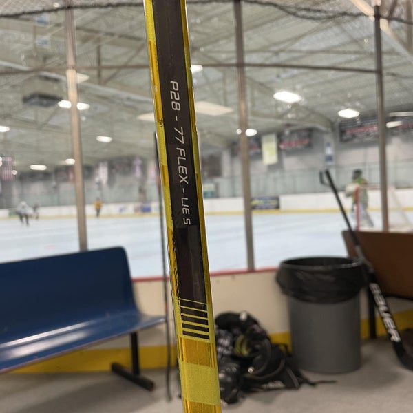 Senior Right Handed Supreme Ultra Sonic Toe Pattern Hockey Stick
