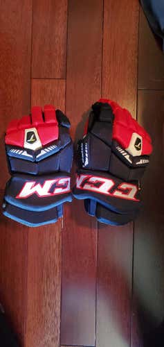 Red New Senior CCM Tacks 6052 Gloves 15"