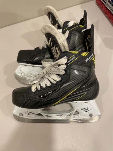 Junior CCM Tacks 4092 Regular Width  Size 5 Hockey Skates