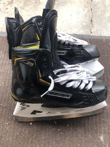 Senior Bauer Supreme 2S Pro Wide Width Pro Stock Size 9 Hockey Skates