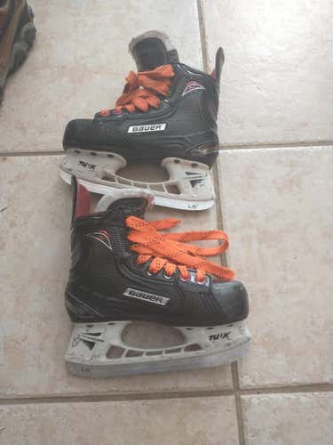 Used Youth Bauer Vapor 1X Hockey Skates Regular Width Size 12.5