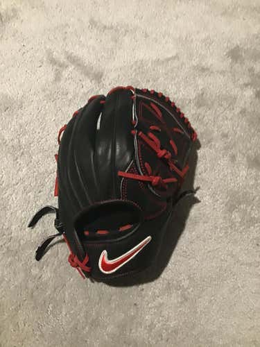 Black Used Adult Nike Right Hand Throw Pitcher's SHA/DO Pro Baseball Glove 12"