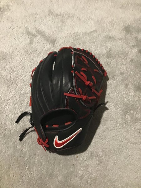 Black Used Adult Nike Right Hand Throw Pitcher's SHA/DO Pro Baseball Glove 12"