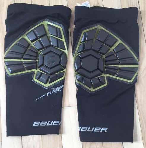 Bauer Senior padded knee guard (pads)