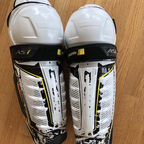 Senior CCM Super Tacks  Shin Pads
