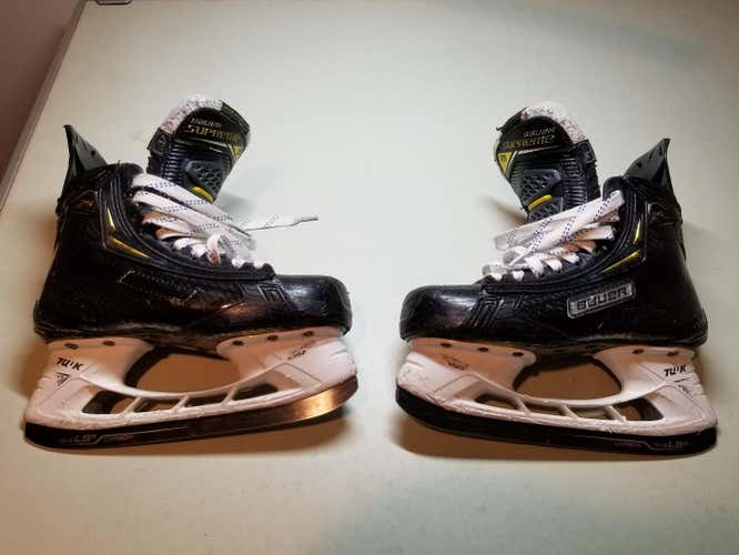 Used Junior Bauer Supreme 2S Pro Skates Size 4 D Good Condition