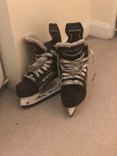 Used Junior CCM Tacks 9090 Hockey Skates Regular Width Size 2.5