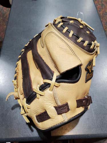 New Mizuno Right Hand Throw World Win Catcher's Glove 34"