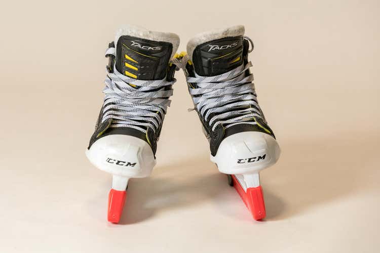 Used Junior CCM Tacks 6092 Goalie Skates Size 6