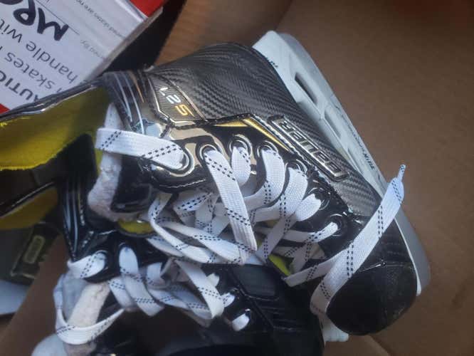 Used Youth Bauer Supreme S27 Hockey Skates Regular Width Size 13.5