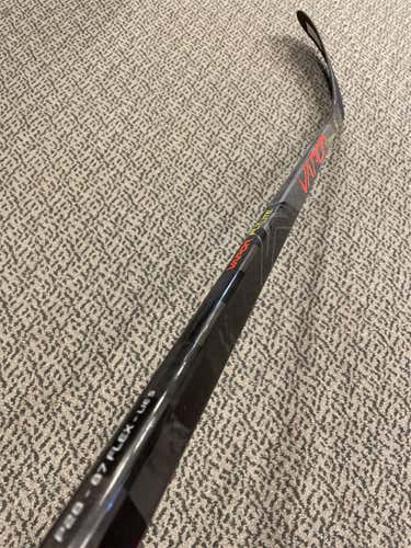 Senior Right Handed Vapor FlyLite P28 87 Flex Hockey Stick