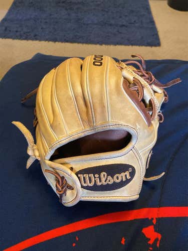 Wilson A2000 11.5" only used in practice 30% broken in