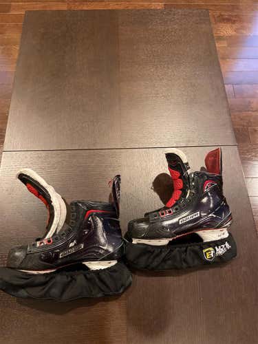 Junior Bauer Vapor 1X Regular Width  Size 5.5 Hockey Skates