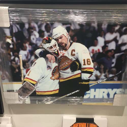 Vancouver Canucks “the Hug” Canvas With Linden And McLean