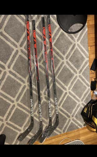 2 Pack Intermediate Right Handed Vapor FlyLite Pro Stock Hockey Stick