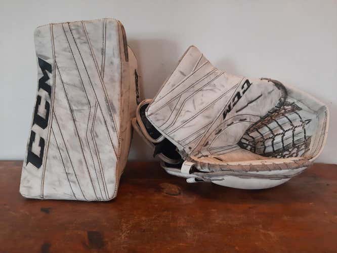 White Used Senior CCM Regular Extreme Flex III Pro Stock