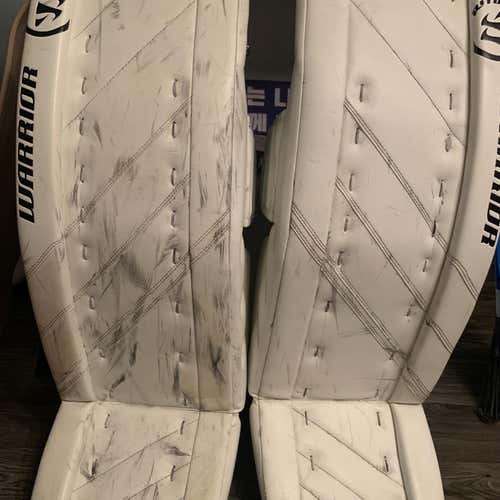 White Senior 33" Warrior Ritual G4 SR Goalie Leg Pads