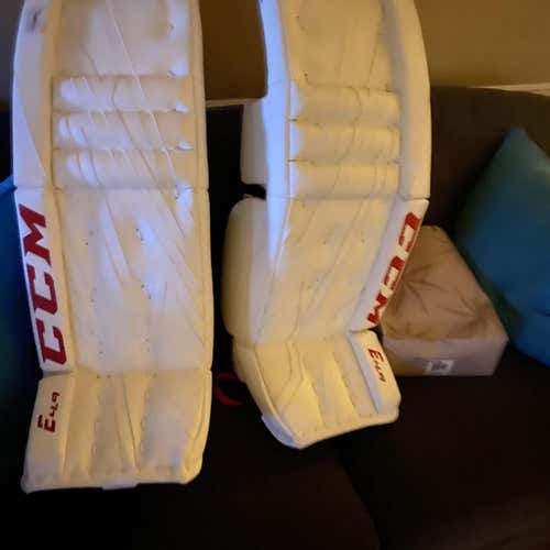 White Senior 33" CCM Extreme flex 4.9  Goalie Leg Pads