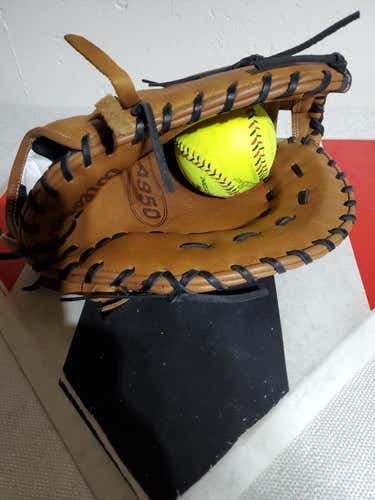 Brown Barely Used Kid Pitch (9YO-13YO) Wilson Right Hand Throw First Base A950 Baseball Glove 12"