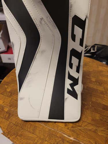 White Used Senior CCM Regular Revolution 597