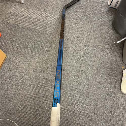 Senior Right Handed Nexus 2N Pro Mid Pattern Pro Stock Hockey Stick