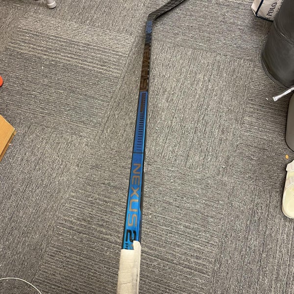 Senior Right Handed Nexus 2N Pro Mid Pattern Pro Stock Hockey Stick