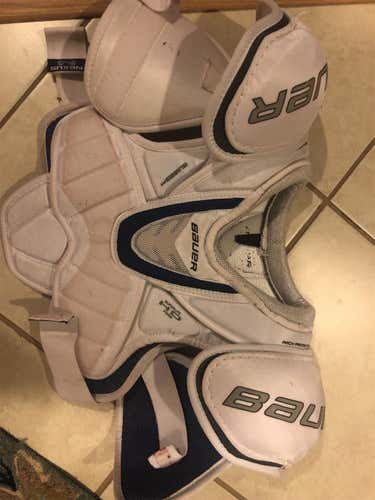 Senior Small Bauer Nexus 6000 Shoulder Pads