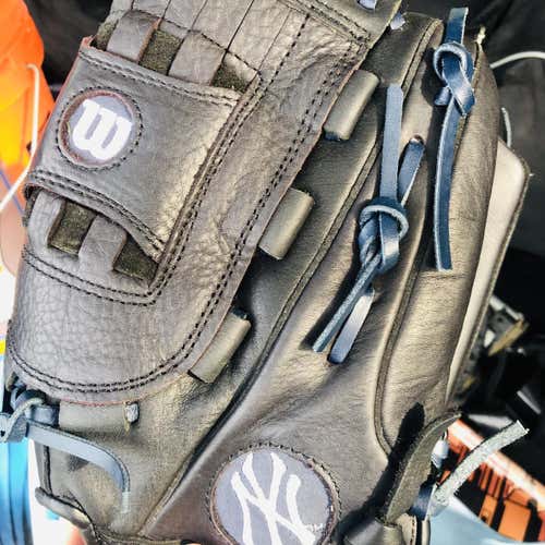 Yankees Embroidered Wilson Baseball Glove