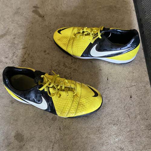 Men's Size 10 (Women's 11) Nike Cleats