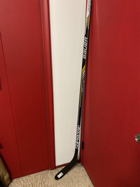 Senior Right Handed Supreme ADV Pro Stock Hockey Stick