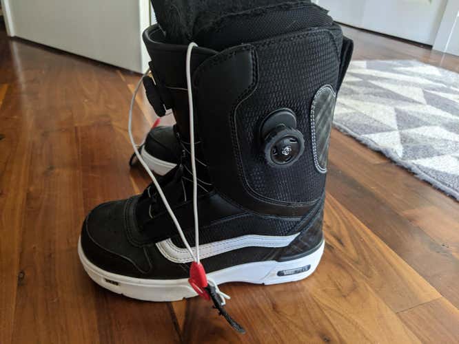 Almost new Van's Aura womens snowboard boots, double boa