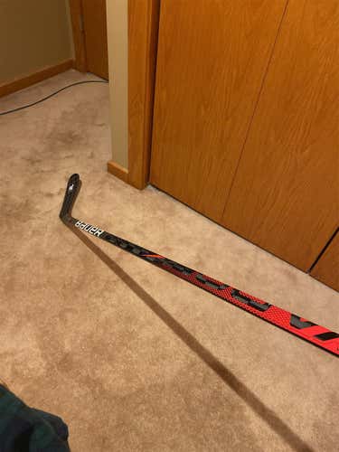 USED 3 TIMES- Bauer Vapor Flylite Senior Right Handed
