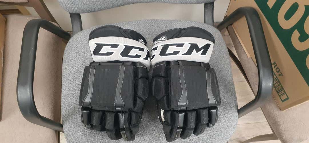 Kings CCM U+ Crazy Light Gloves 14" Pro Stock w/ Game Socks (L) Home/Away