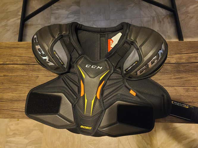 New Small CCM Tacks 9080 Shoulder Pads