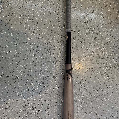 New Victus V-Cut Hard Maple Wood 33" Bat with Lizard Skin Grip