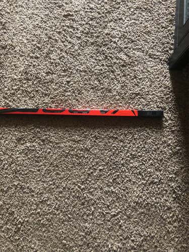 Senior Right Handed Vapor FlyLite Mid Pattern Pro Stock Hockey Stick