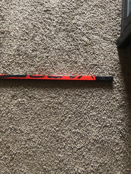 Senior Right Handed Vapor FlyLite Mid Pattern Pro Stock Hockey Stick
