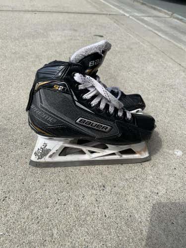 Junior Bauer Supreme S27 Regular Width Size 1.5 Hockey Goalie Skates