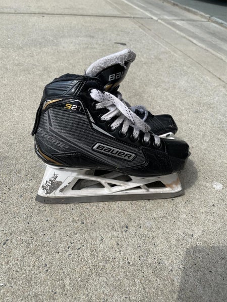 Junior Bauer Supreme S27 Regular Width Size 1.5 Hockey Goalie Skates