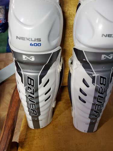 Used Bauer Nexus 6000 Shin Pads