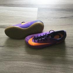 Purple w/ orange Unisex Youth Size 4.0 (Women's 5.0) Indoor Nike JR MERCURIAL VAPOR X FG Cleats