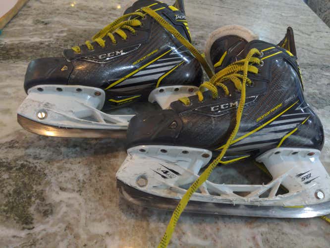 Used Junior CCM Super Tacks Hockey Skates Size 5