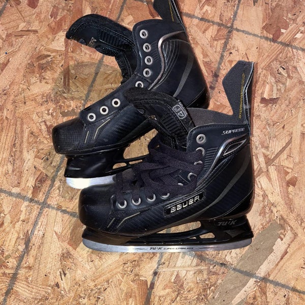 Senior Bauer Supreme 160 Extra Wide Width Size 4.5 Hockey Skates