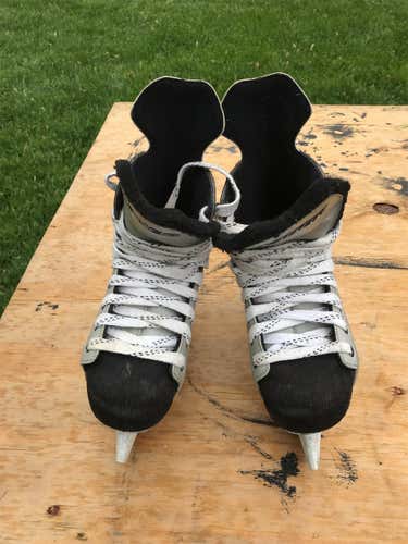 Junior Bauer Vapor Size 4 Hockey Skates