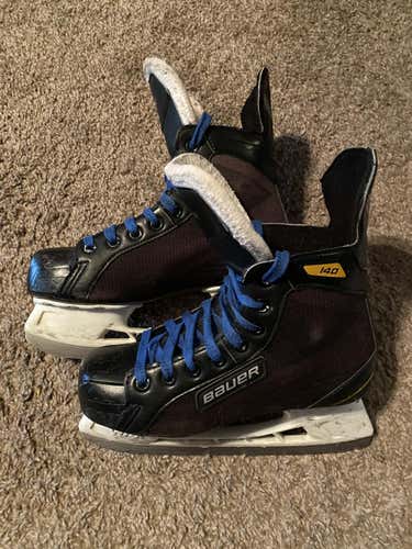 Used Junior Bauer Supreme 140 Hockey Skates Regular Width Size 6