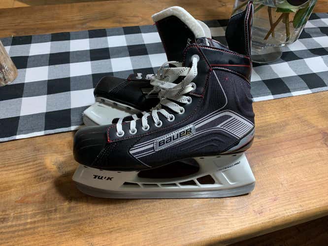 Used Senior Bauer Vapor X300 Hockey Skates Regular Width Size 9